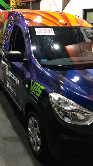 Furgoneta con cambio de color en vinilo degradado, instalación ProDesign
